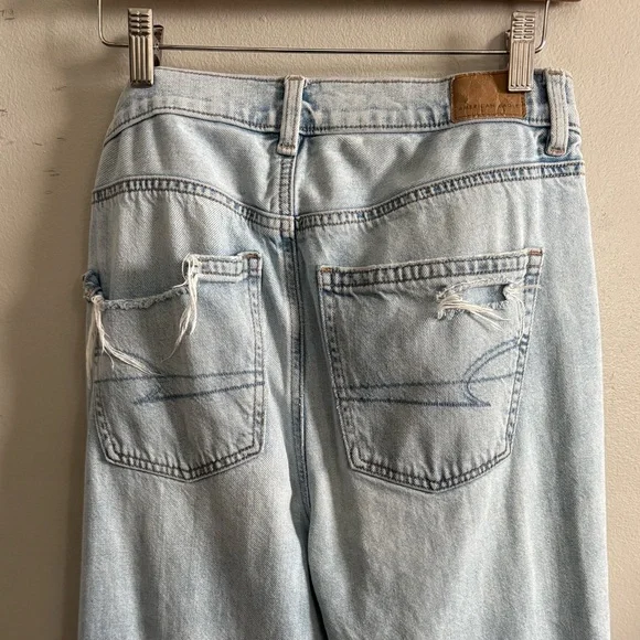 American Eagle destroyed Baggy straight light Wash Jean size 6 - Picture 3 of 9